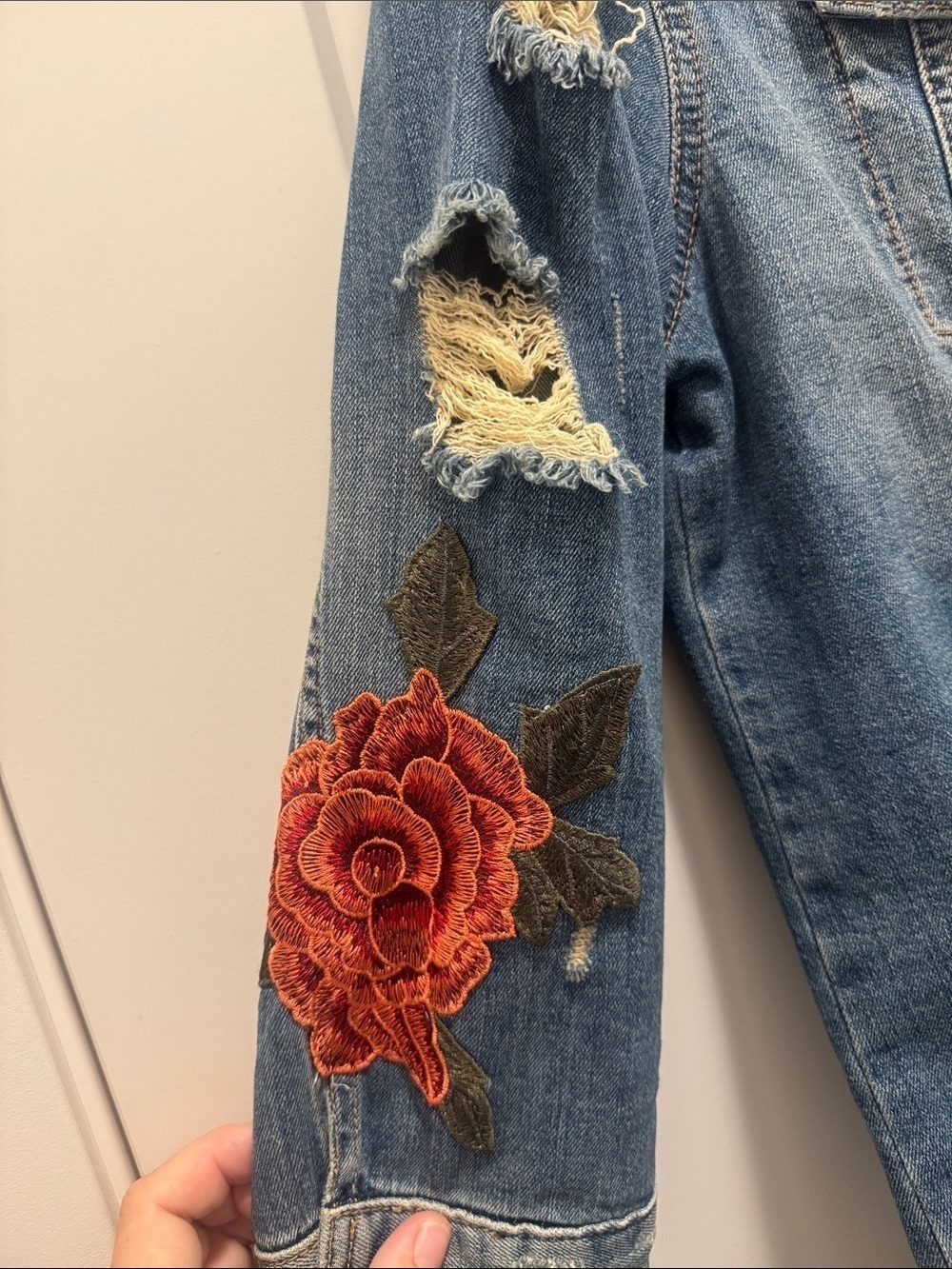 Beautiful ✨Vintage✨ Express Distressed Denim Jacket w Rose Embroidery. M/L. GUC! - Picture 5 of 8